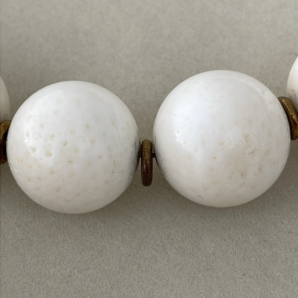 Cream Natural Coral Necklace - Picture 4 of 6